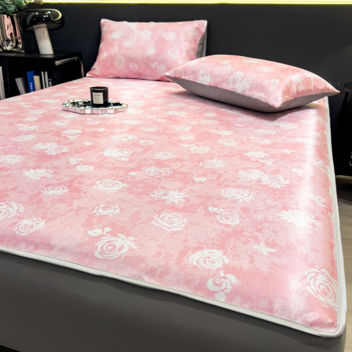 91家纺网 家纺一手货源 找家纺 柏薇 2026新款数码印花超级凉感席床笠款 时见