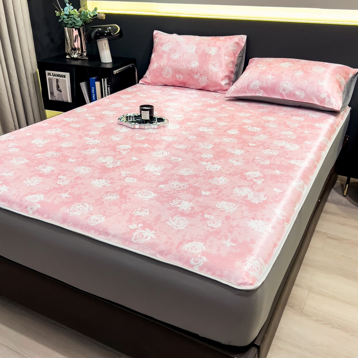 91家纺网 家纺一手货源 找家纺 柏薇 2026新款数码印花超级凉感席床笠款 时见