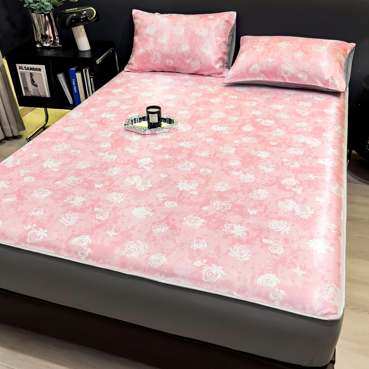 91家纺网 家纺一手货源 找家纺 柏薇 2026新款数码印花超级凉感席床笠款 时见