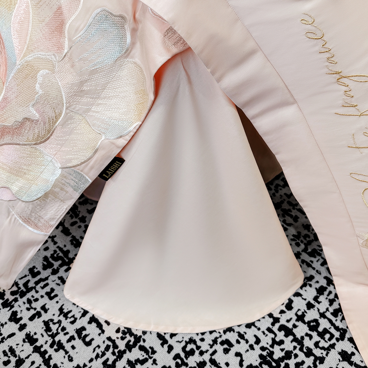 91家纺网 家纺一手货源 找家纺 莱势 2026新品A类50支高密贡缎长绒棉四件套-花枝里系列 花枝里-轻奢粉