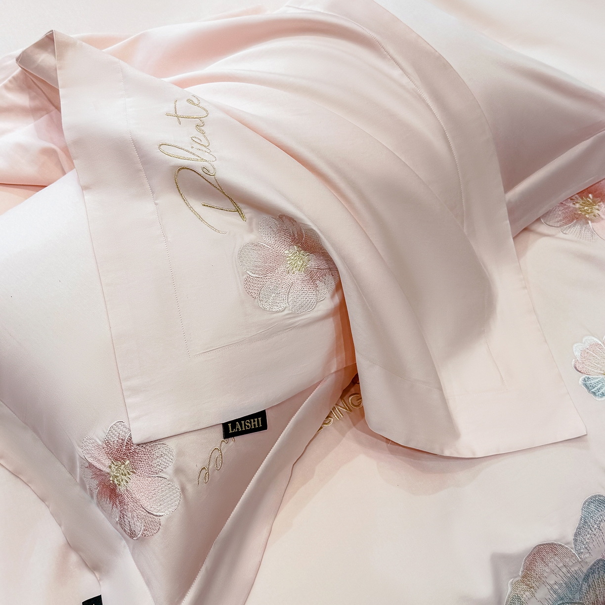 91家纺网 家纺一手货源 找家纺 莱势 2026新品A类50支高密贡缎长绒棉四件套-花枝里系列 花枝里-轻奢粉