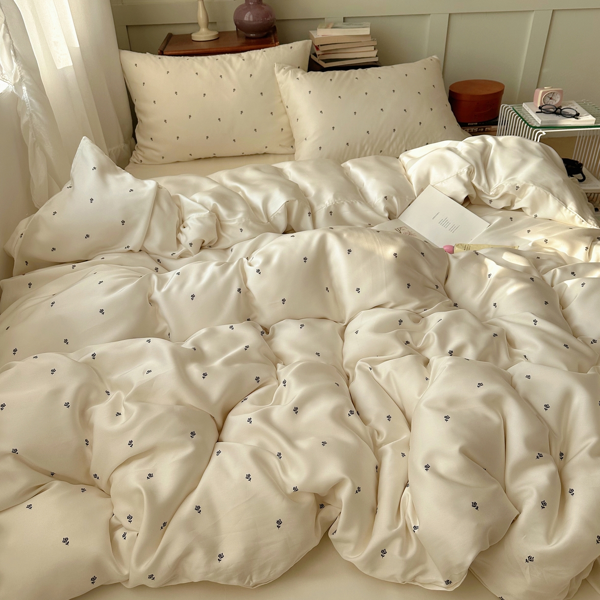 91家纺网 家纺一手货源 找家纺 爱彼家纺 2026新款亲肤印花柔软睡眠床品四件套-冰丝系列 冰丝-奶杏四叶草