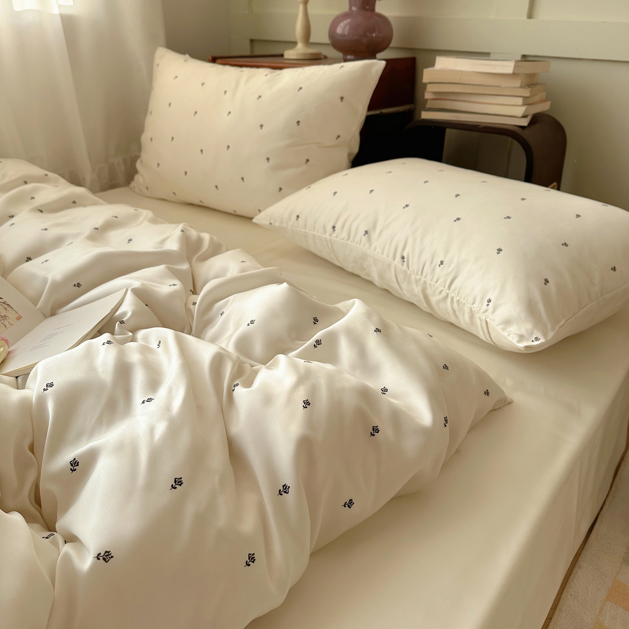 91家纺网 家纺一手货源 找家纺 爱彼家纺 2026新款亲肤印花柔软睡眠床品四件套-冰丝系列 冰丝-奶杏四叶草