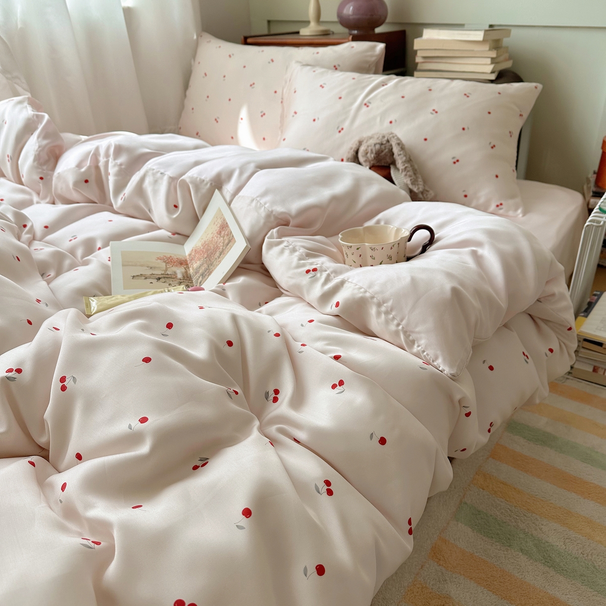 91家纺网 家纺一手货源 找家纺 爱彼家纺 2026新款亲肤印花柔软睡眠床品四件套-冰丝系列 冰丝-甜粉小樱桃