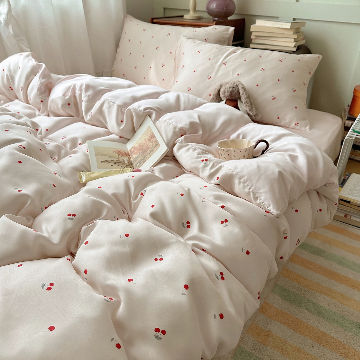 91家纺网 家纺一手货源 找家纺 爱彼家纺 2026新款亲肤印花柔软睡眠床品四件套-冰丝系列 冰丝-甜粉小樱桃