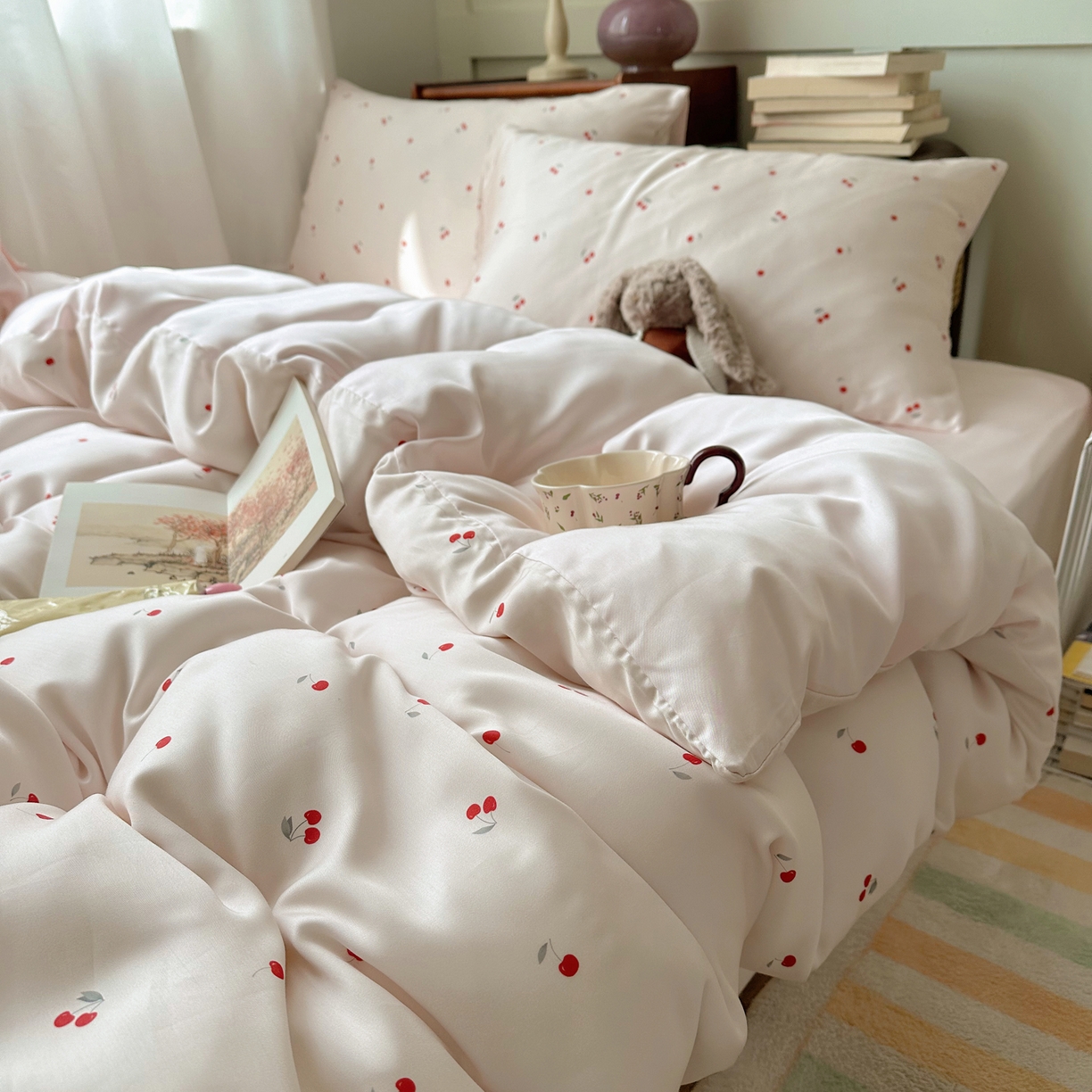 91家纺网 家纺一手货源 找家纺 爱彼家纺 2026新款亲肤印花柔软睡眠床品四件套-冰丝系列 冰丝-甜粉小樱桃