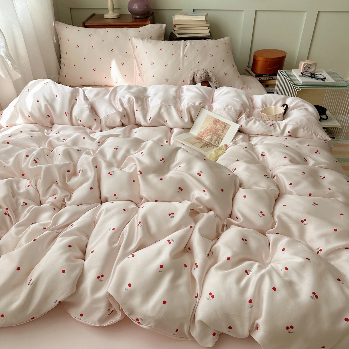 91家纺网 家纺一手货源 找家纺 爱彼家纺 2026新款亲肤印花柔软睡眠床品四件套-冰丝系列 冰丝-甜粉小樱桃