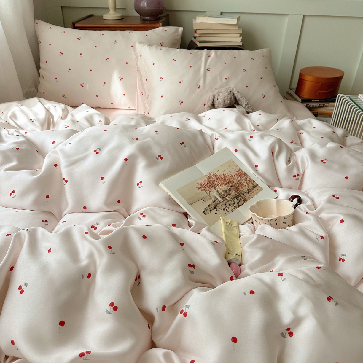 91家纺网 家纺一手货源 找家纺 爱彼家纺 2026新款亲肤印花柔软睡眠床品四件套-冰丝系列 冰丝-甜粉小樱桃