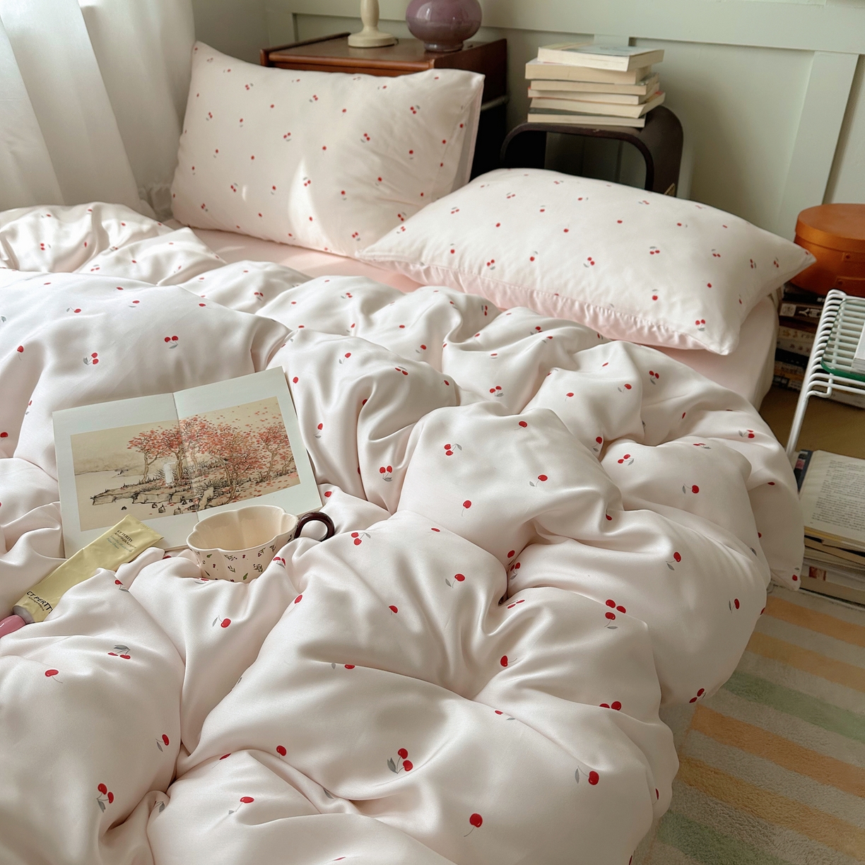 91家纺网 家纺一手货源 找家纺 爱彼家纺 2026新款亲肤印花柔软睡眠床品四件套-冰丝系列 冰丝-甜粉小樱桃