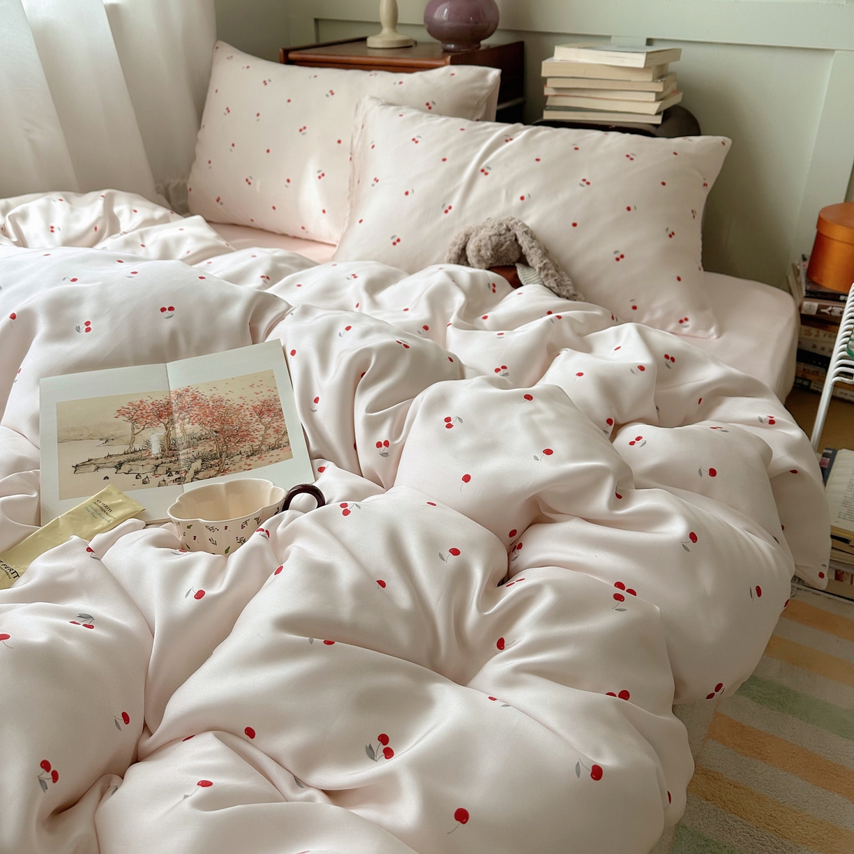 91家纺网 家纺一手货源 找家纺 爱彼家纺 2026新款亲肤印花柔软睡眠床品四件套-冰丝系列 冰丝-甜粉小樱桃