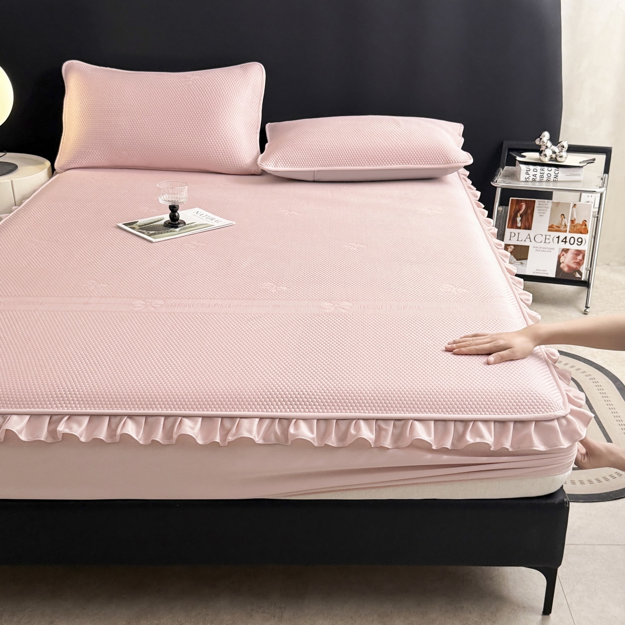 91家纺网 家纺一手货源 找家纺 （总）爱思凯家纺 2026春夏新款PE豆豆花边床笠凉席席子空调软席-密朵