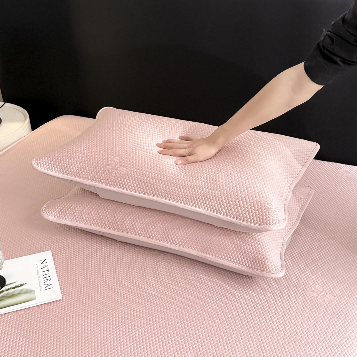 91家纺网 家纺一手货源 找家纺 （总）爱思凯家纺 2026春夏新款PE豆豆花边床笠凉席席子空调软席-密朵