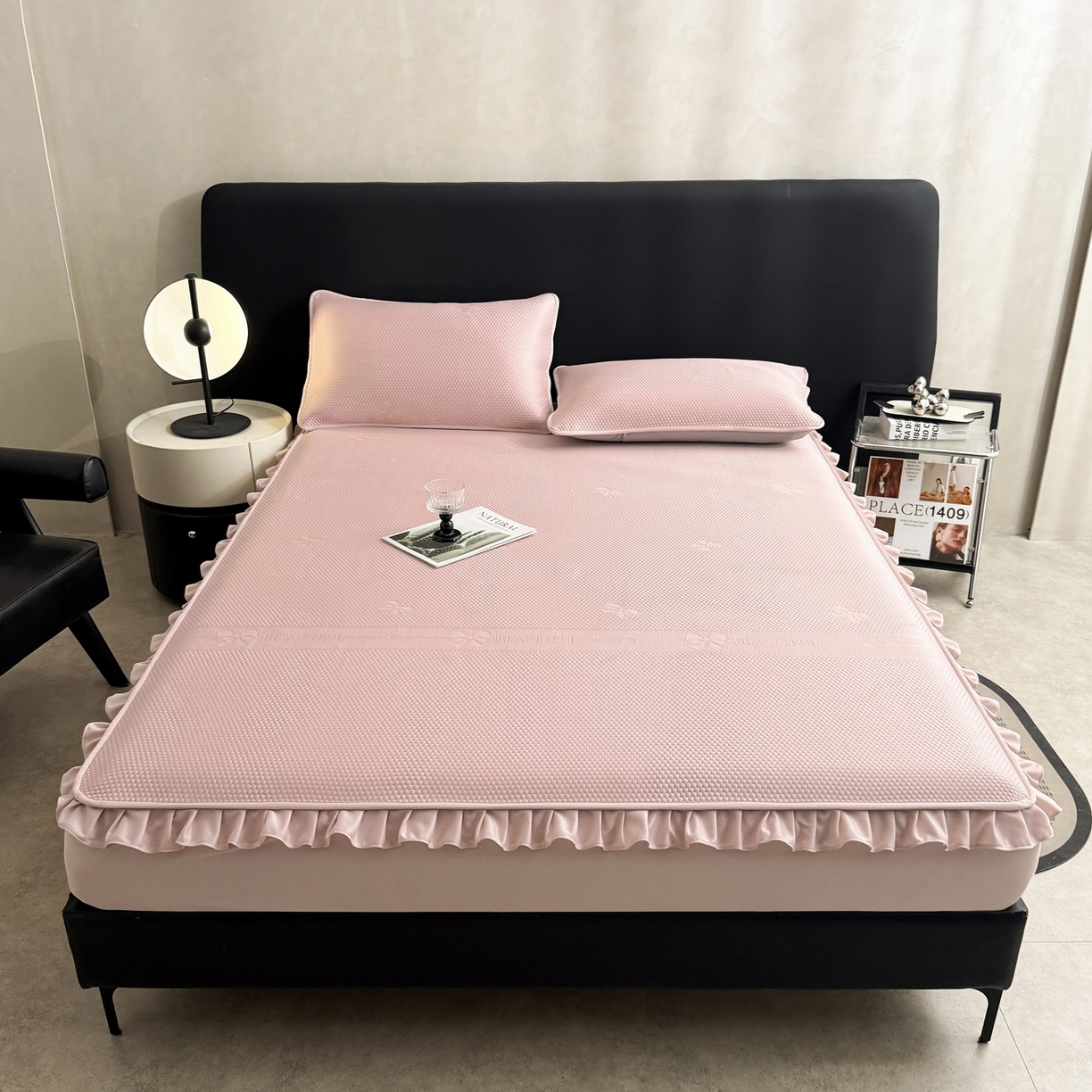 91家纺网 家纺一手货源 找家纺 （总）爱思凯家纺 2026春夏新款PE豆豆花边床笠凉席席子空调软席-密朵