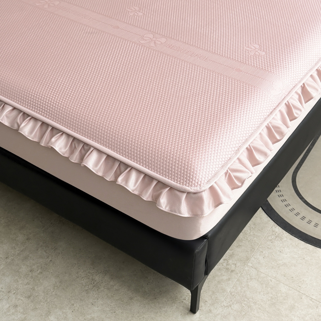 91家纺网 家纺一手货源 找家纺 （总）爱思凯家纺 2026春夏新款PE豆豆花边床笠凉席席子空调软席-密朵