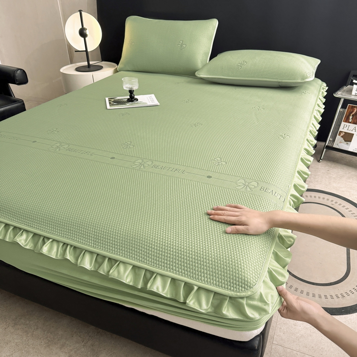 91家纺网 家纺一手货源 找家纺 （总）爱思凯家纺 2026春夏新款PE豆豆花边床笠凉席席子空调软席-密朵