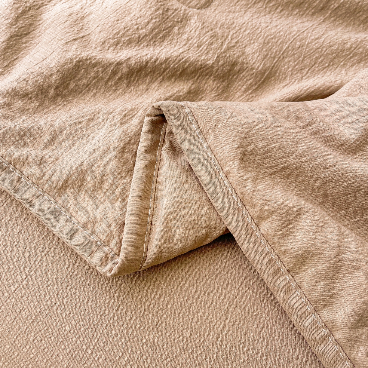 91家纺网 家纺一手货源 找家纺 （总）爱思凯家纺 2026新款皱皱纱贴布绣夏被夏凉被空调被-咖崽熊