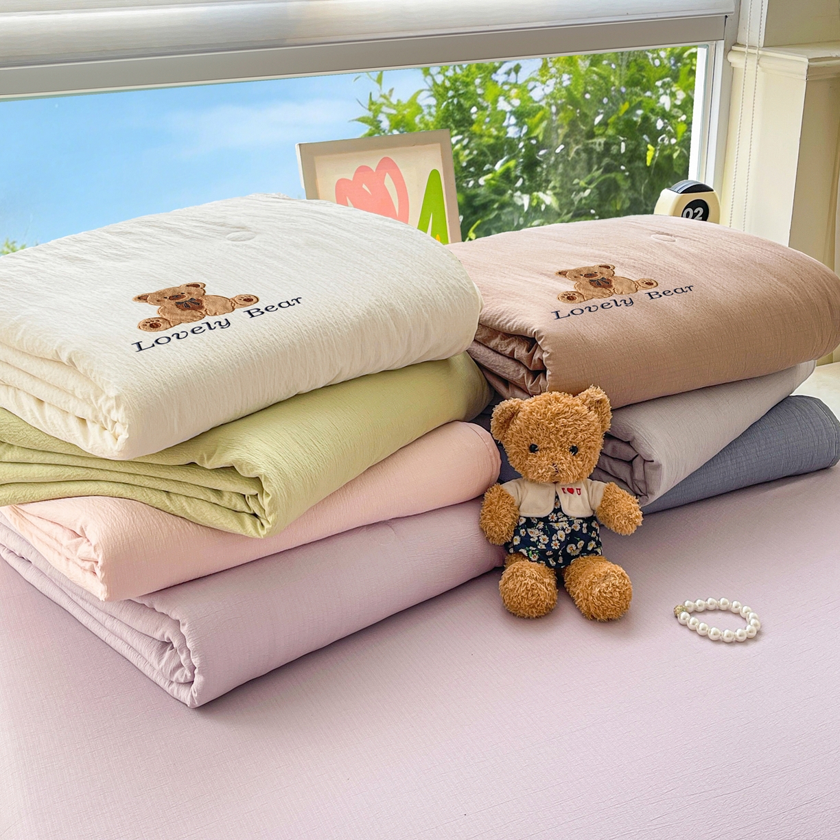 91家纺网 家纺一手货源 找家纺 （总）爱思凯家纺 2026新款皱皱纱贴布绣夏被夏凉被空调被-咖崽熊