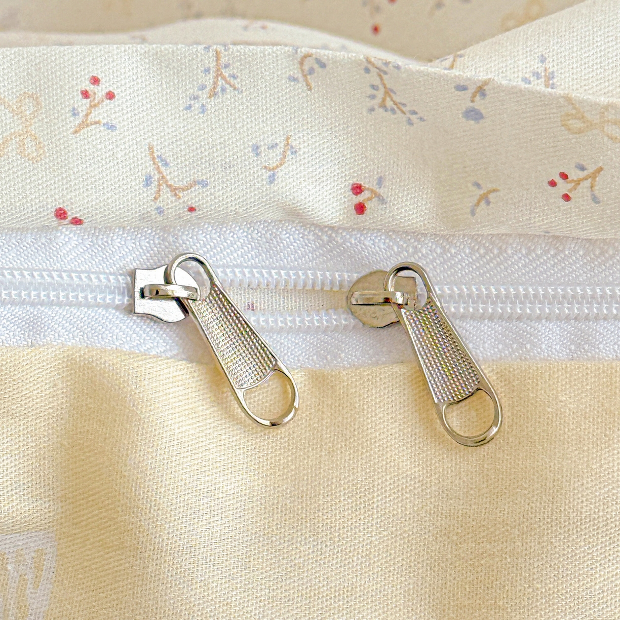 91家纺网 家纺一手货源 找家纺 董成龙家纺 2026春夏新款100%全棉纯棉印花四件套印花卡通系列三件套（喷气工艺） 蜜罐家族