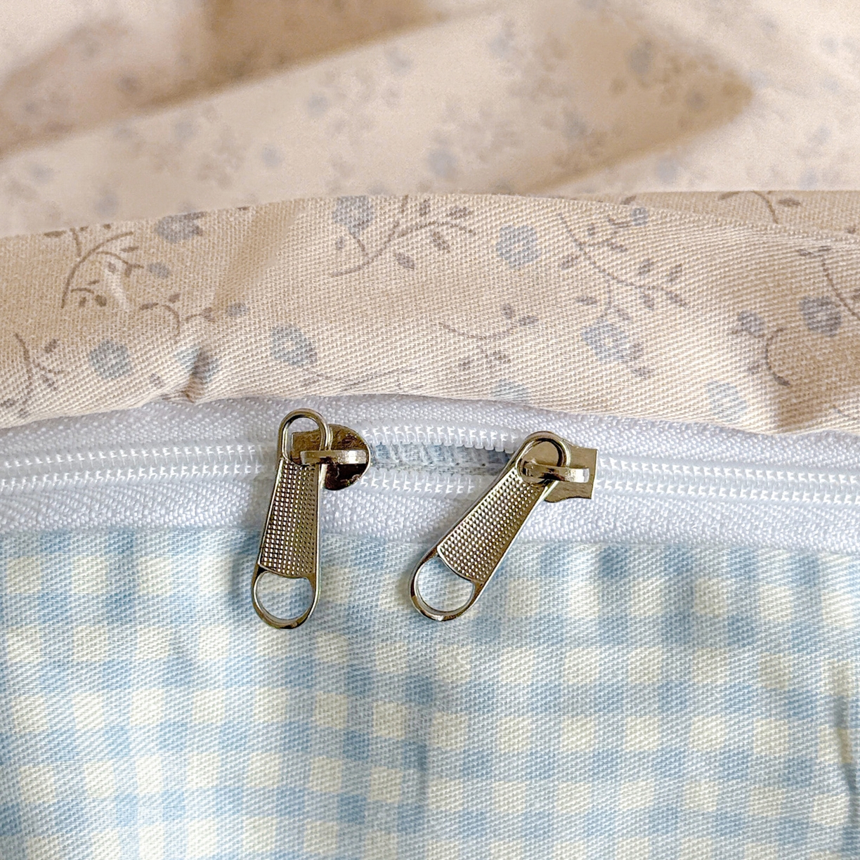 91家纺网 家纺一手货源 找家纺 董成龙家纺 2026春夏新款100%全棉纯棉印花四件套印花卡通系列三件套（喷气工艺） 明洞喵喵