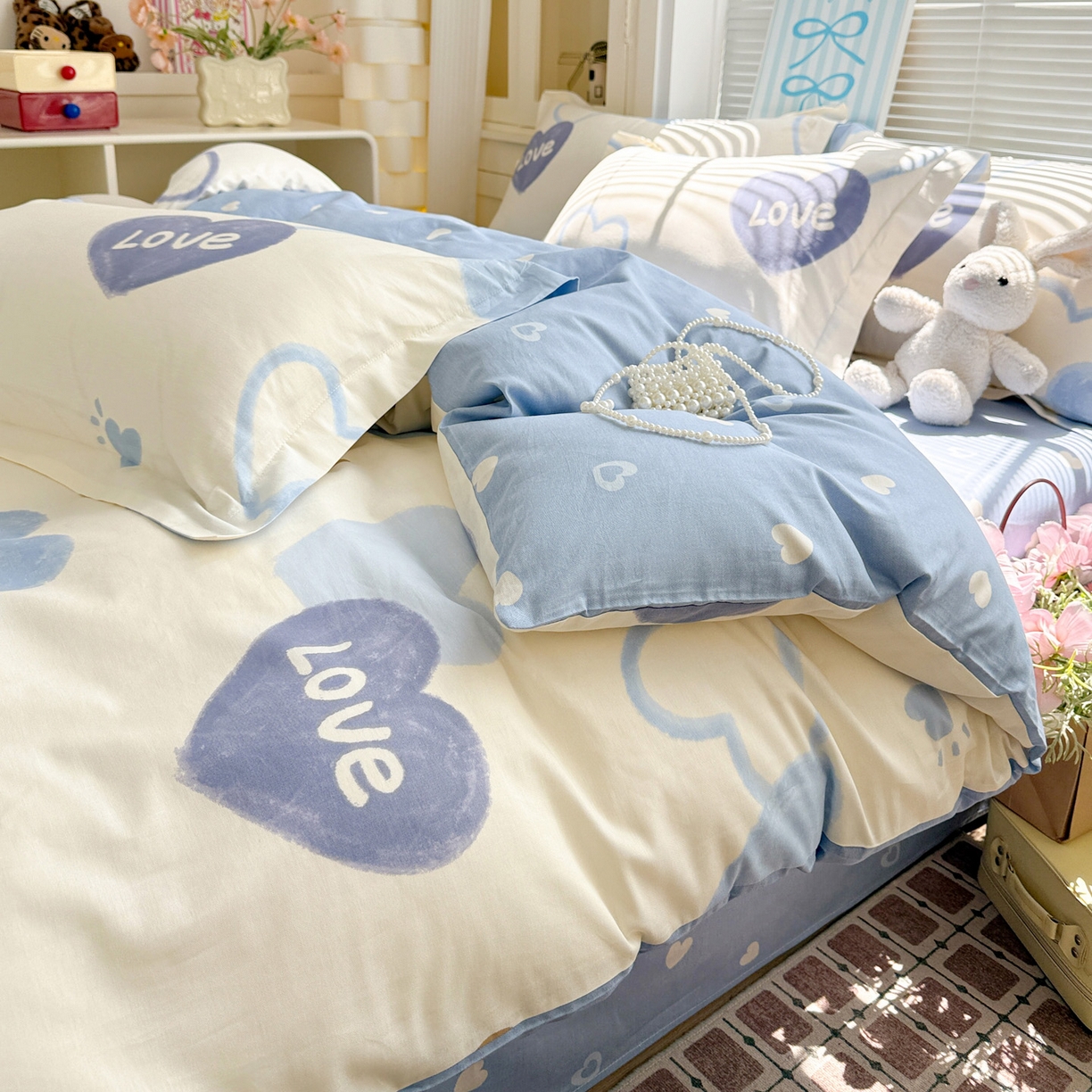 91家纺网 家纺一手货源 找家纺 董成龙家纺 2026春夏新款100%全棉纯棉印花四件套印花卡通系列三件套（喷气工艺） 奶油爱心-蓝