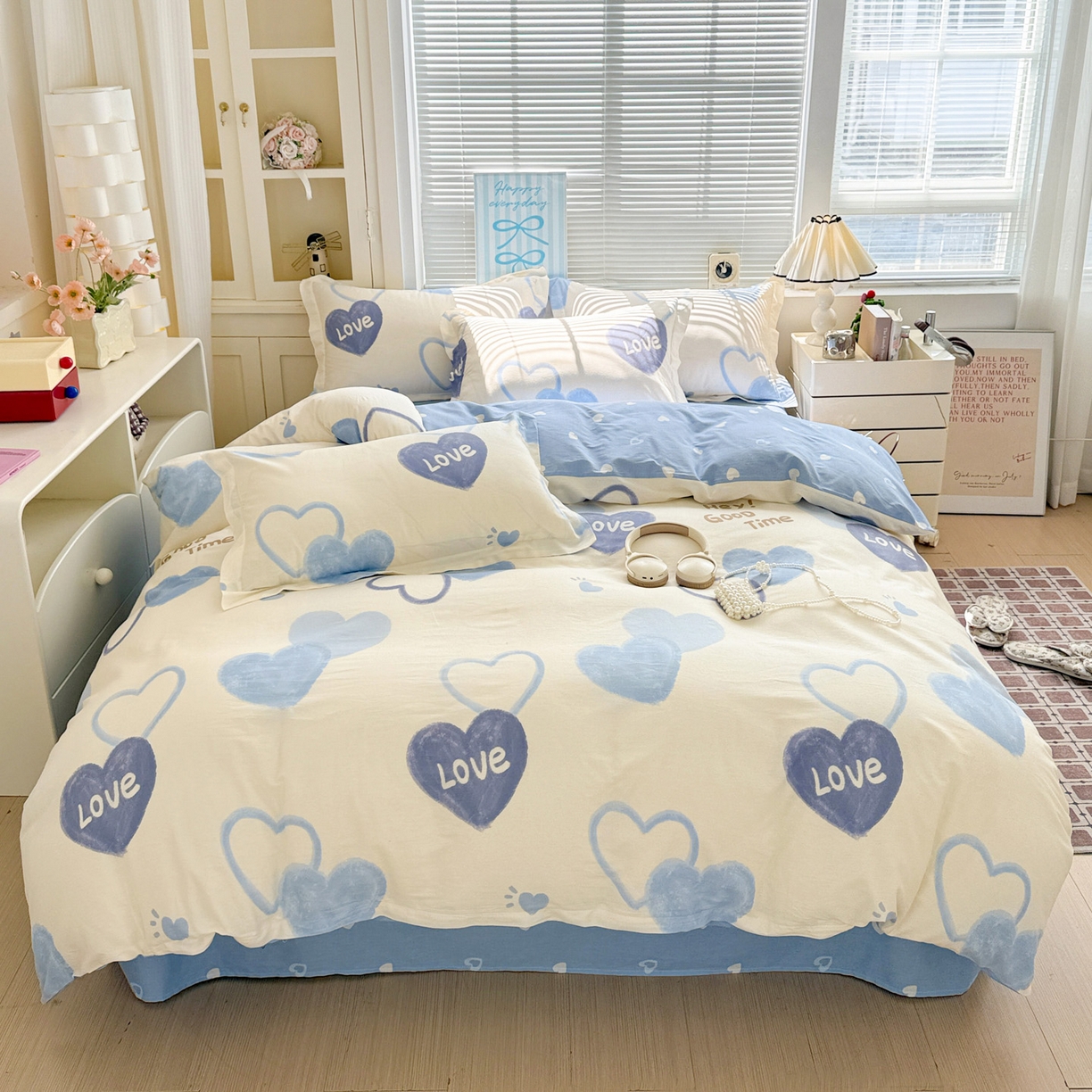 91家纺网 家纺一手货源 找家纺 董成龙家纺 2026春夏新款100%全棉纯棉印花四件套印花卡通系列三件套（喷气工艺） 奶油爱心-蓝