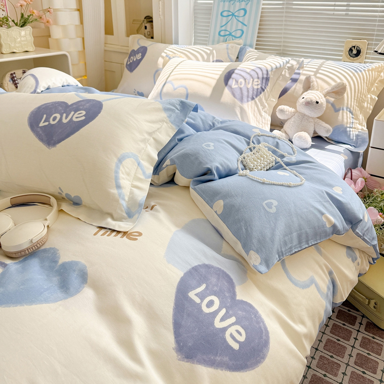 91家纺网 家纺一手货源 找家纺 董成龙家纺 2026春夏新款100%全棉纯棉印花四件套印花卡通系列三件套（喷气工艺） 奶油爱心-蓝