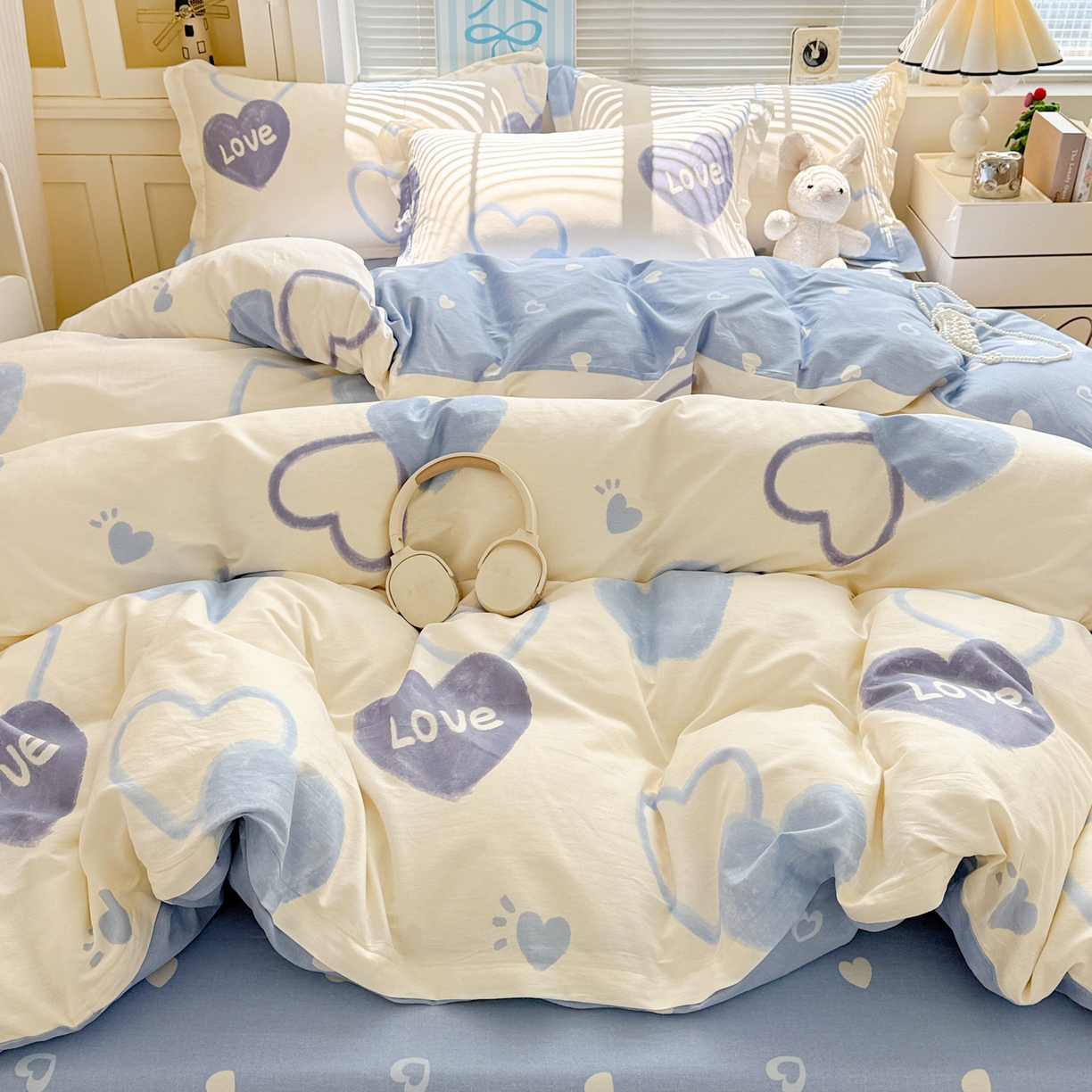 91家纺网 家纺一手货源 找家纺 董成龙家纺 2026春夏新款100%全棉纯棉印花四件套印花卡通系列三件套（喷气工艺） 奶油爱心-蓝