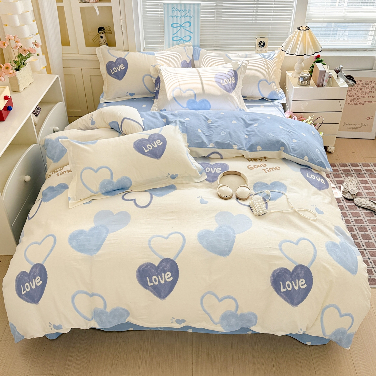 91家纺网 家纺一手货源 找家纺 董成龙家纺 2026春夏新款100%全棉纯棉印花四件套印花卡通系列三件套（喷气工艺） 奶油爱心-蓝