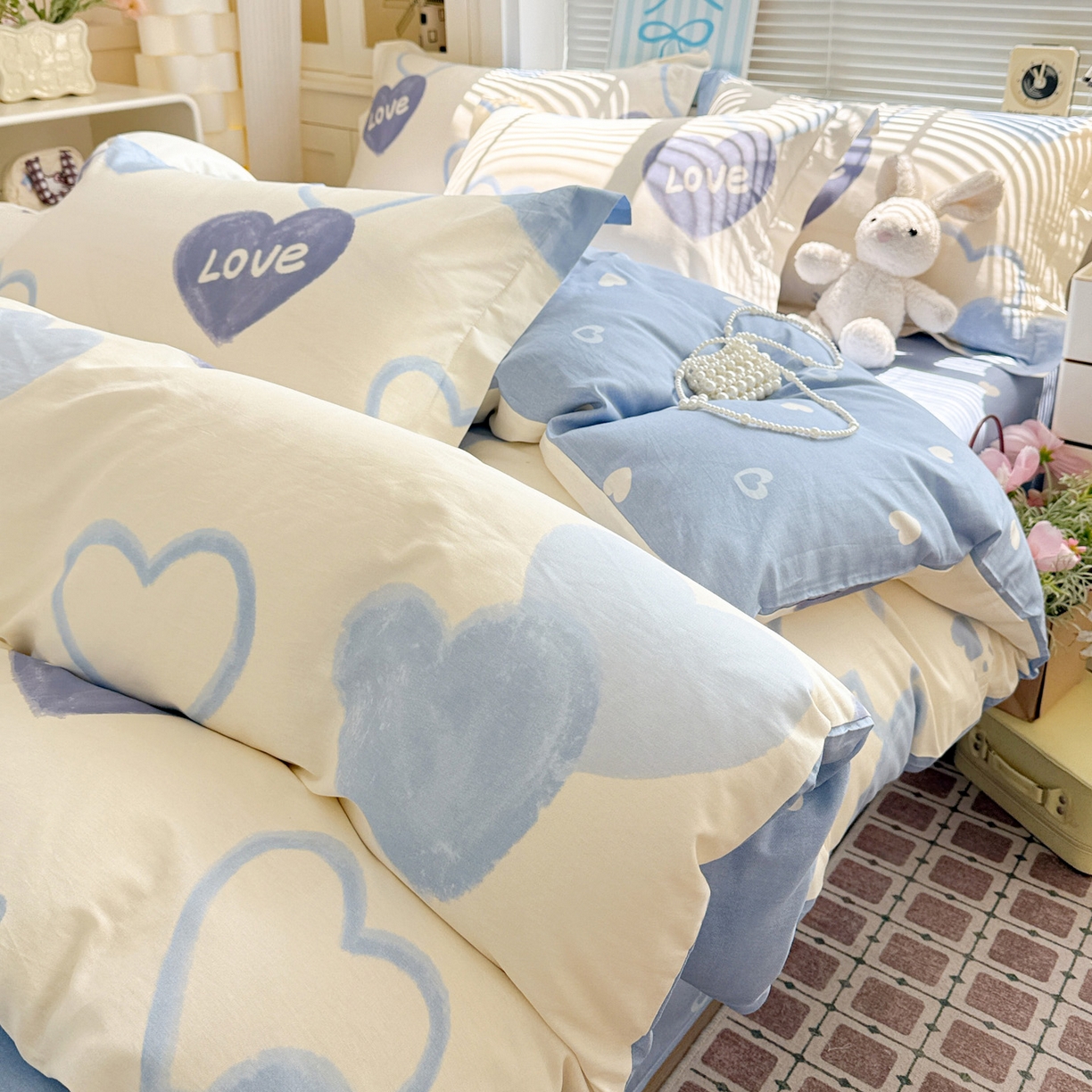 91家纺网 家纺一手货源 找家纺 董成龙家纺 2026春夏新款100%全棉纯棉印花四件套印花卡通系列三件套（喷气工艺） 奶油爱心-蓝