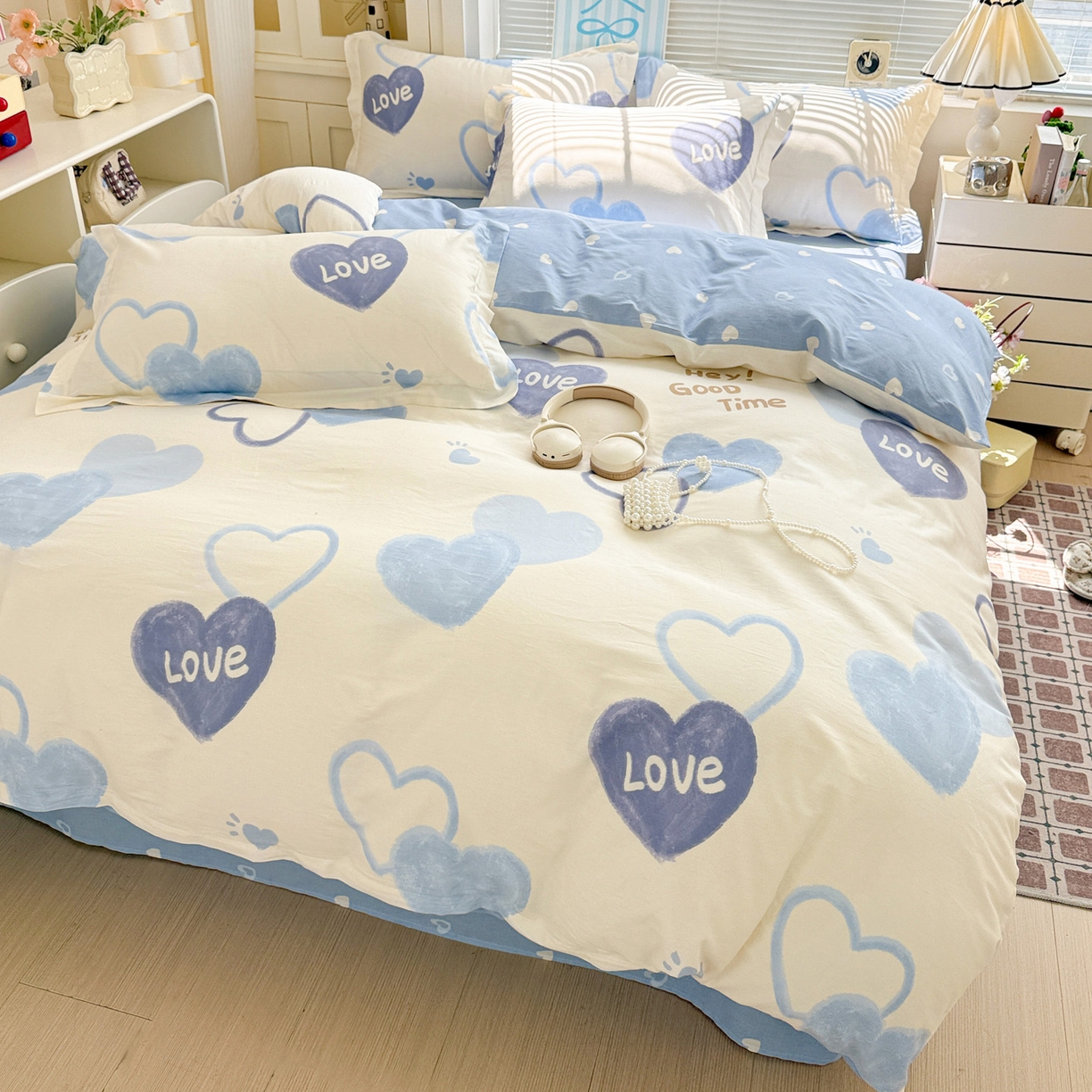 91家纺网 家纺一手货源 找家纺 董成龙家纺 2026春夏新款100%全棉纯棉印花四件套印花卡通系列三件套（喷气工艺） 奶油爱心-蓝