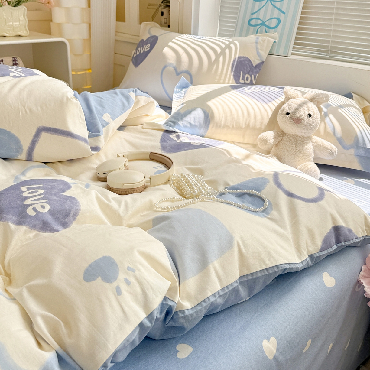 91家纺网 家纺一手货源 找家纺 董成龙家纺 2026春夏新款100%全棉纯棉印花四件套印花卡通系列三件套（喷气工艺） 奶油爱心-蓝