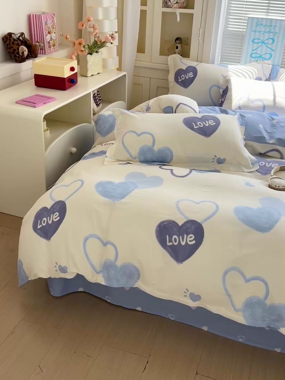91家纺网 家纺一手货源 找家纺 董成龙家纺 2026春夏新款100%全棉纯棉印花四件套印花卡通系列三件套（喷气工艺） 奶油爱心-蓝