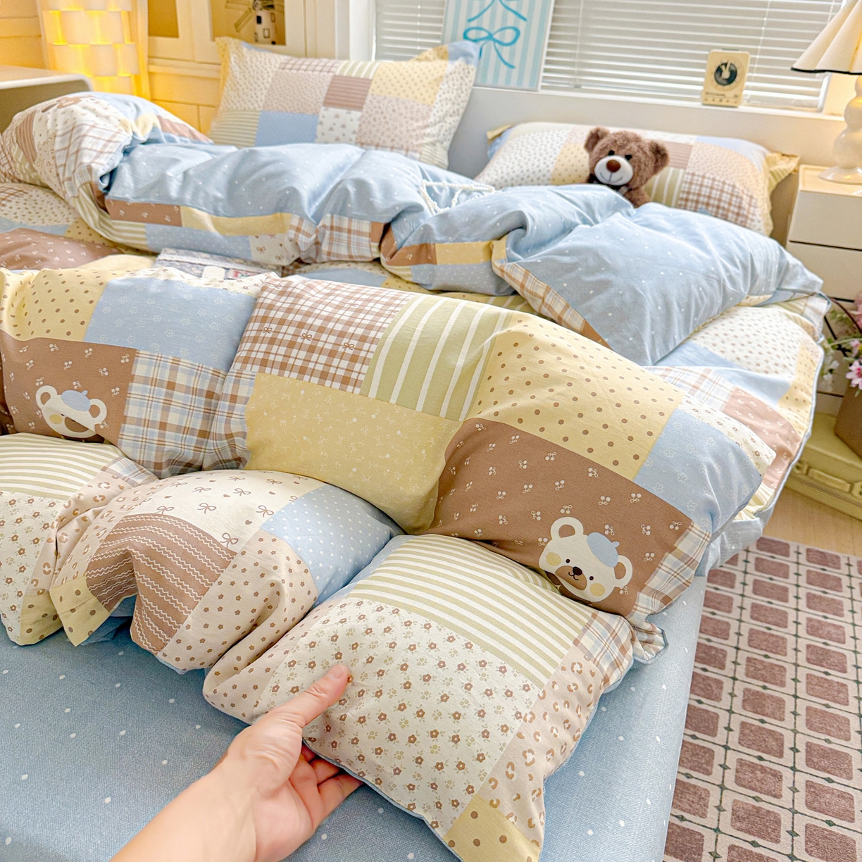 91家纺网 家纺一手货源 找家纺 董成龙家纺 2026春夏新款100%全棉纯棉印花四件套印花卡通系列三件套（喷气工艺） 拼布萌熊