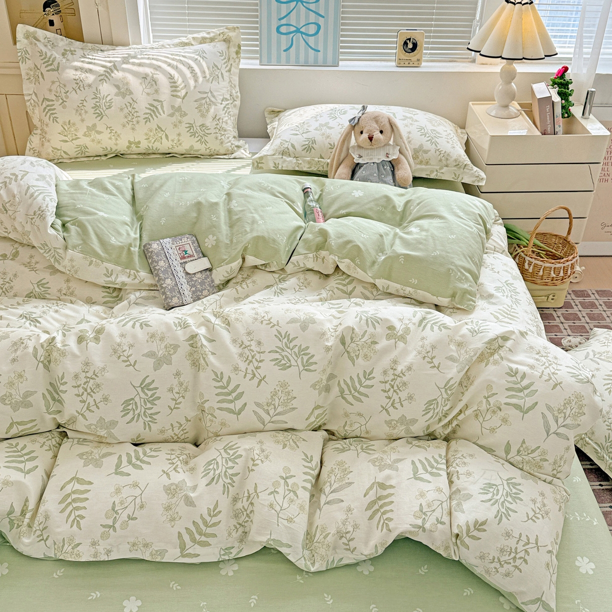 91家纺网 家纺一手货源 找家纺 董成龙家纺 2026春夏新款100%全棉纯棉印花四件套印花卡通系列三件套（喷气工艺） 青梅温茶-绿