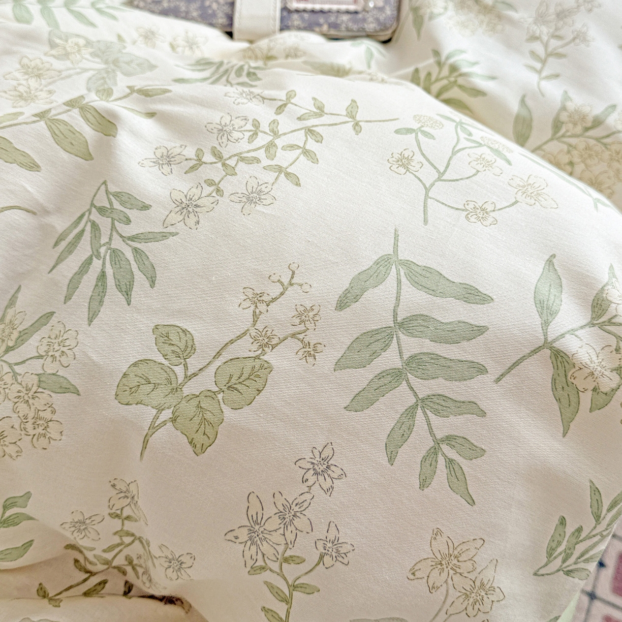 91家纺网 家纺一手货源 找家纺 董成龙家纺 2026春夏新款100%全棉纯棉印花四件套印花卡通系列三件套（喷气工艺） 青梅温茶-绿