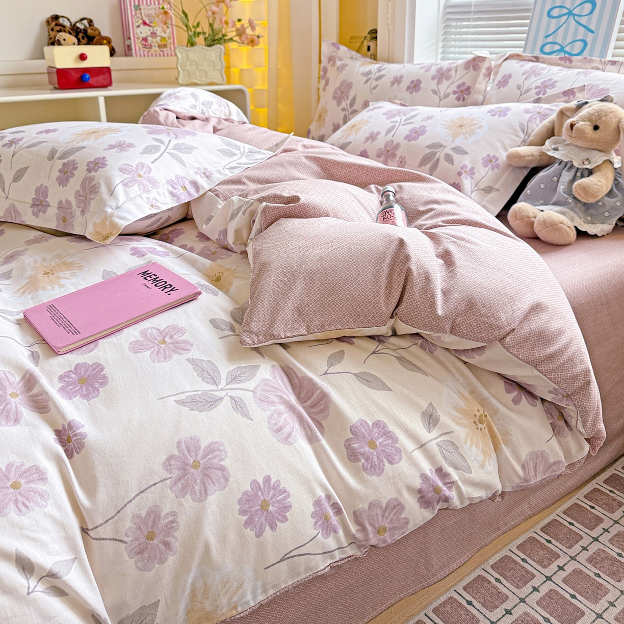 91家纺网 家纺一手货源 找家纺 董成龙家纺 2026春夏新款100%全棉纯棉印花四件套印花卡通系列三件套（喷气工艺） 秋日确幸-豆沙