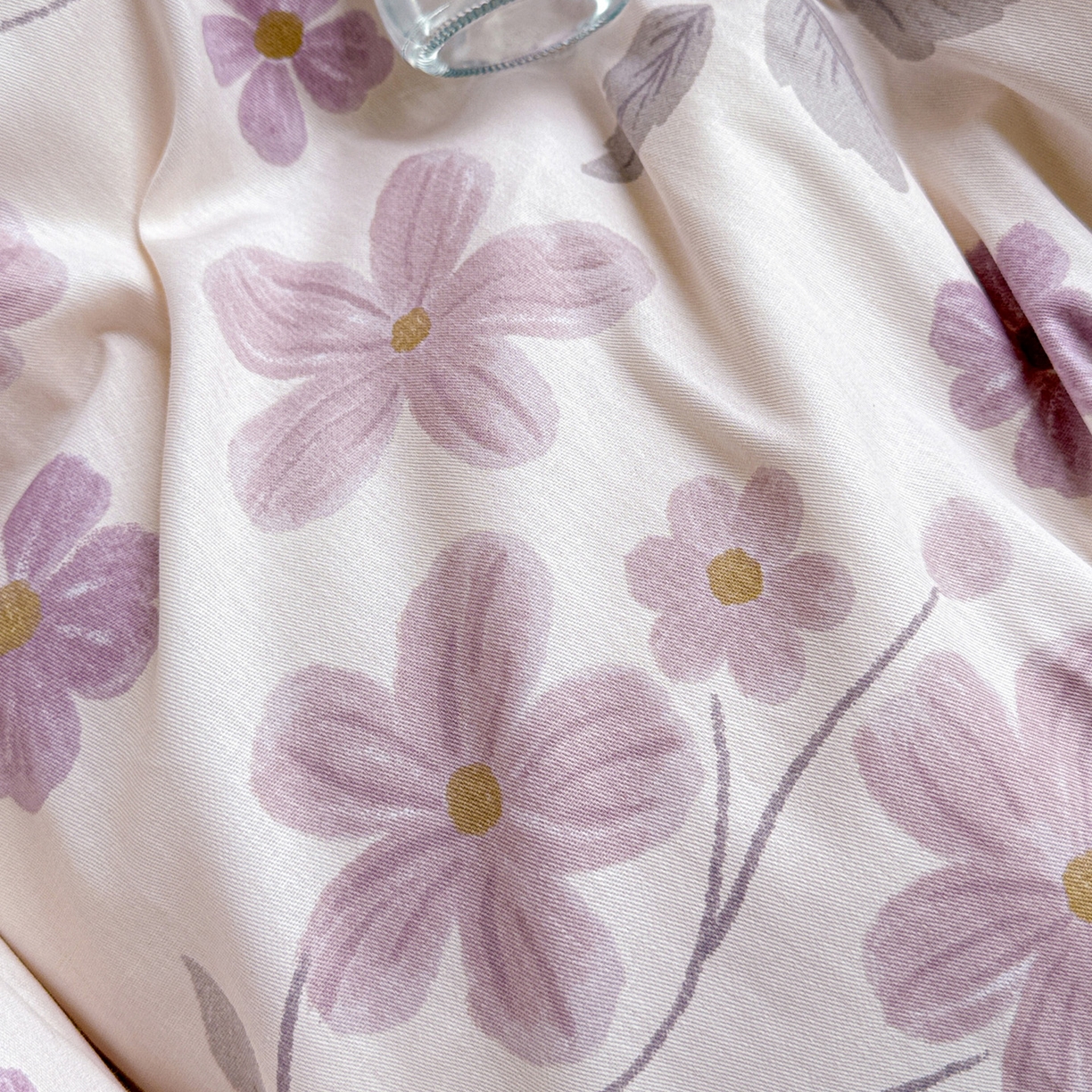 91家纺网 家纺一手货源 找家纺 董成龙家纺 2026春夏新款100%全棉纯棉印花四件套印花卡通系列三件套（喷气工艺） 秋日确幸-豆沙