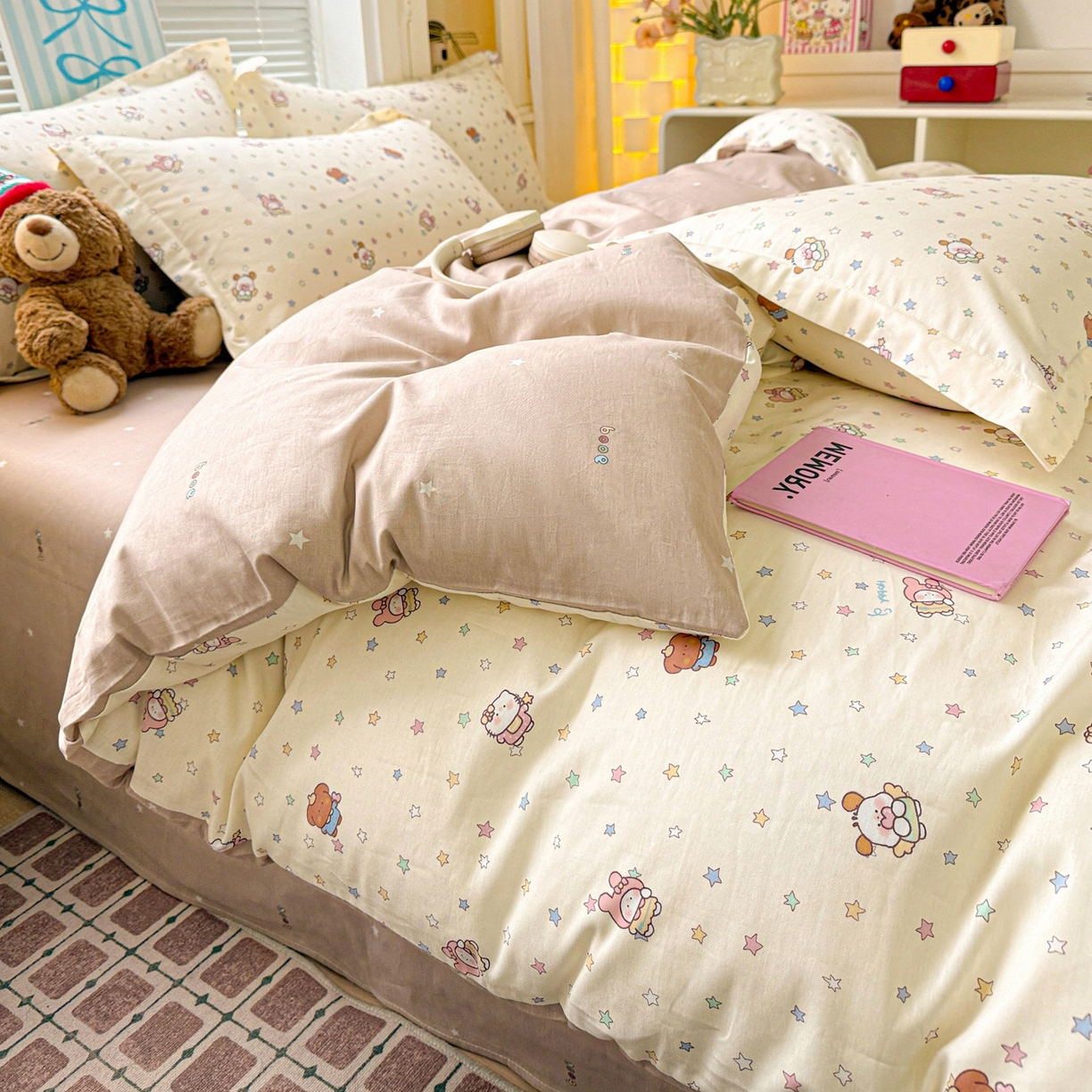 91家纺网 家纺一手货源 找家纺 董成龙家纺 2026春夏新款100%全棉纯棉印花四件套印花卡通系列三件套（喷气工艺） 甜梦喵语