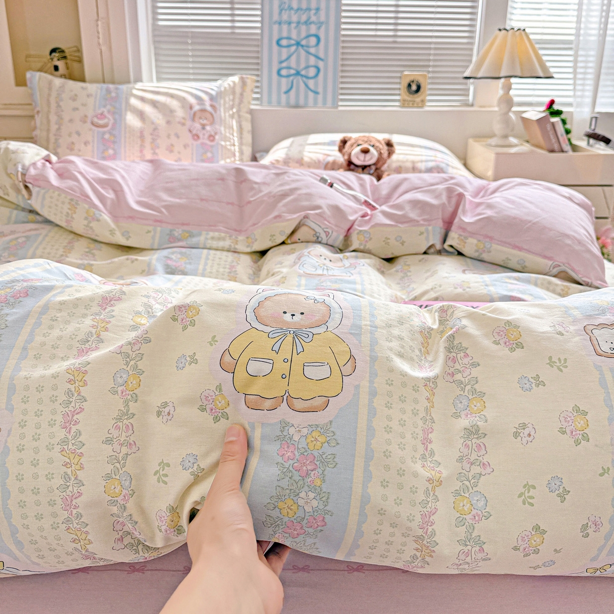 91家纺网 家纺一手货源 找家纺 董成龙家纺 2026春夏新款100%全棉纯棉印花四件套印花卡通系列三件套（喷气工艺） 甜甜圈小熊