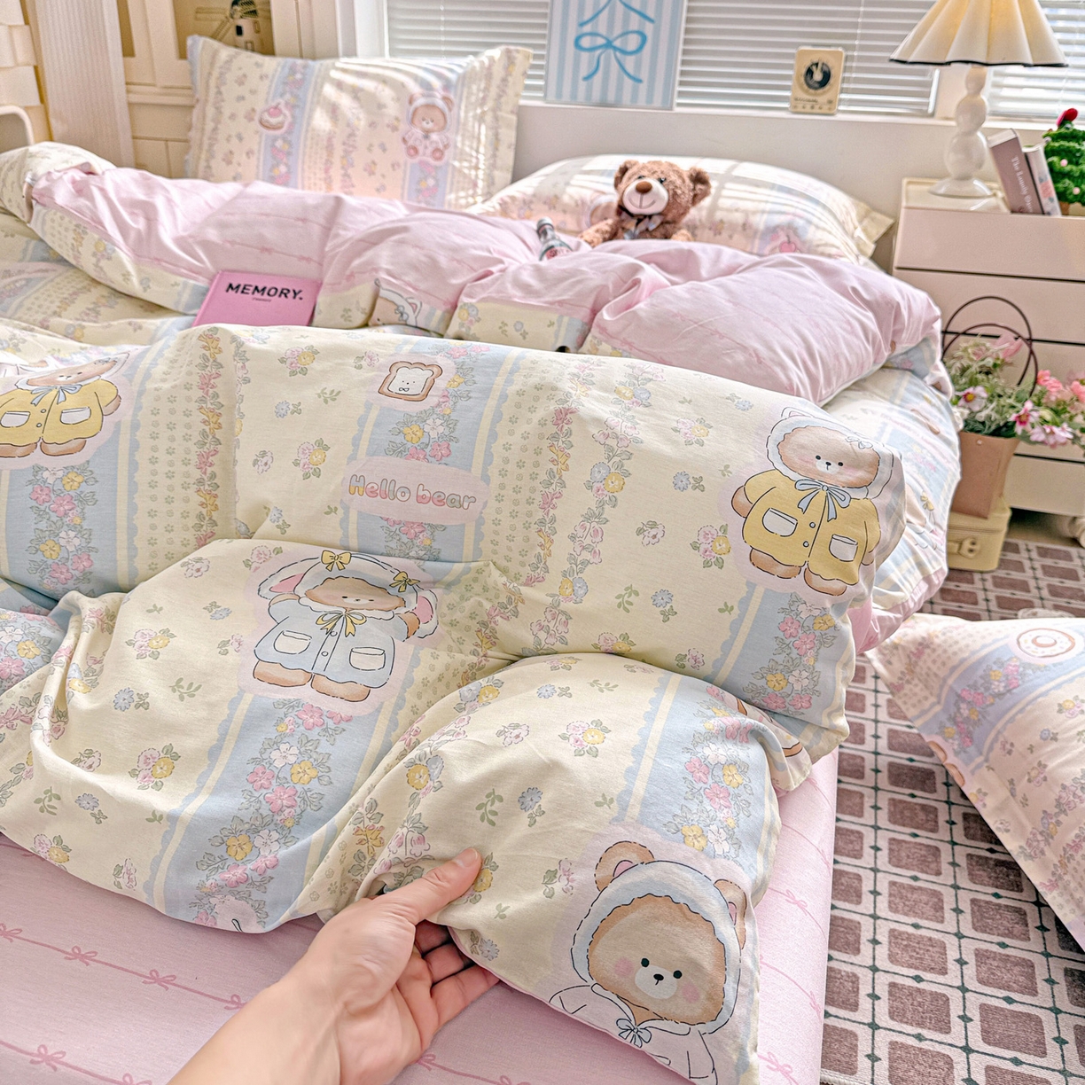 91家纺网 家纺一手货源 找家纺 董成龙家纺 2026春夏新款100%全棉纯棉印花四件套印花卡通系列三件套（喷气工艺） 甜甜圈小熊