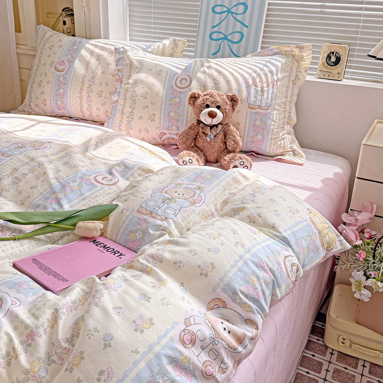 91家纺网 家纺一手货源 找家纺 董成龙家纺 2026春夏新款100%全棉纯棉印花四件套印花卡通系列三件套（喷气工艺） 甜甜圈小熊