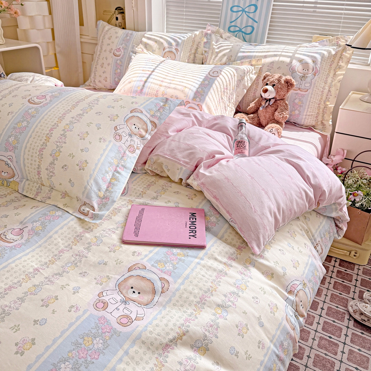 91家纺网 家纺一手货源 找家纺 董成龙家纺 2026春夏新款100%全棉纯棉印花四件套印花卡通系列三件套（喷气工艺） 甜甜圈小熊