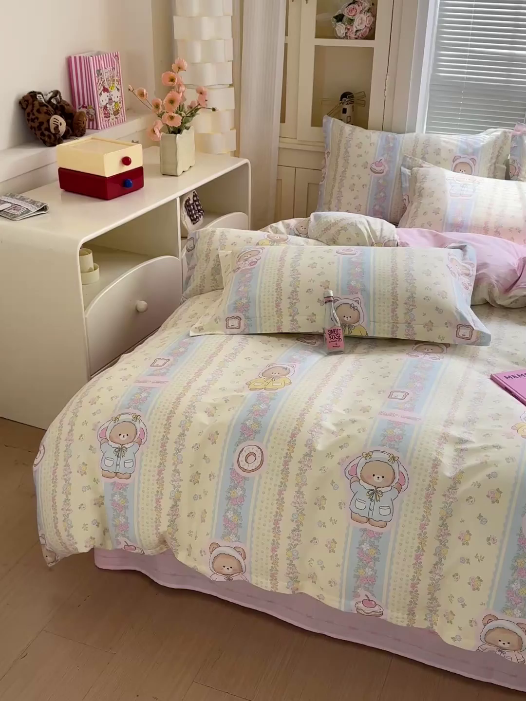 91家纺网 家纺一手货源 找家纺 董成龙家纺 2026春夏新款100%全棉纯棉印花四件套印花卡通系列三件套（喷气工艺） 甜甜圈小熊