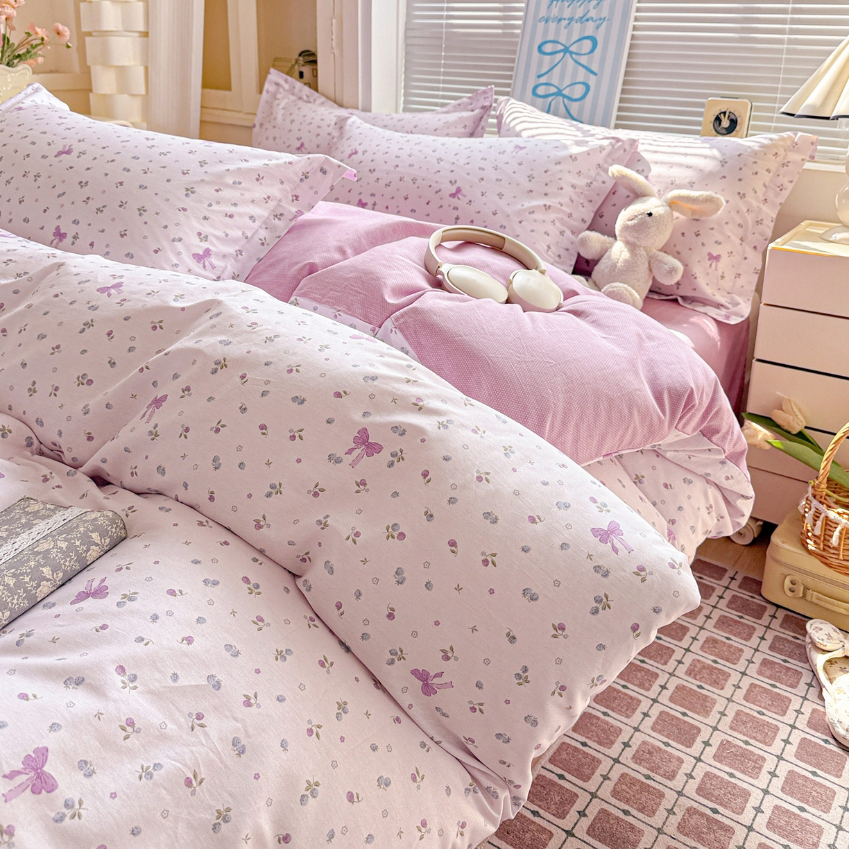 91家纺网 家纺一手货源 找家纺 董成龙家纺 2026春夏新款100%全棉纯棉印花四件套印花卡通系列三件套（喷气工艺） 童话花町