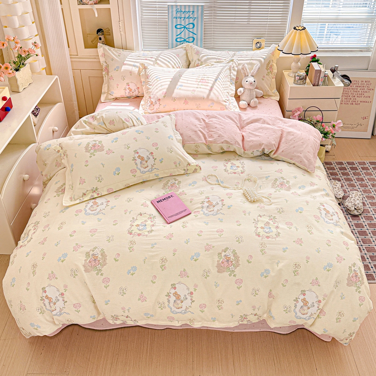 91家纺网 家纺一手货源 找家纺 董成龙家纺 2026春夏新款100%全棉纯棉印花四件套印花卡通系列三件套（喷气工艺） 兔茶春序