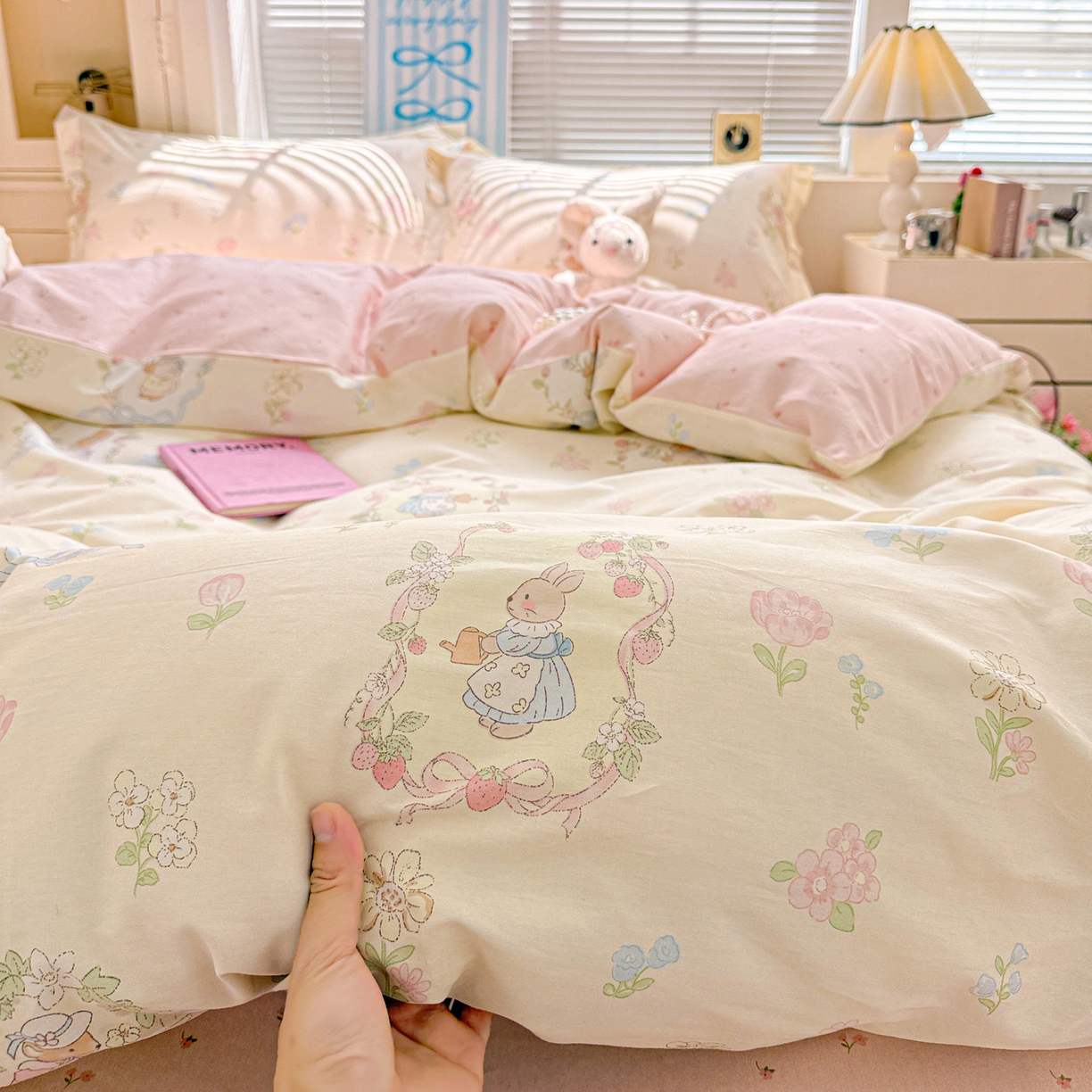 91家纺网 家纺一手货源 找家纺 董成龙家纺 2026春夏新款100%全棉纯棉印花四件套印花卡通系列三件套（喷气工艺） 兔茶春序