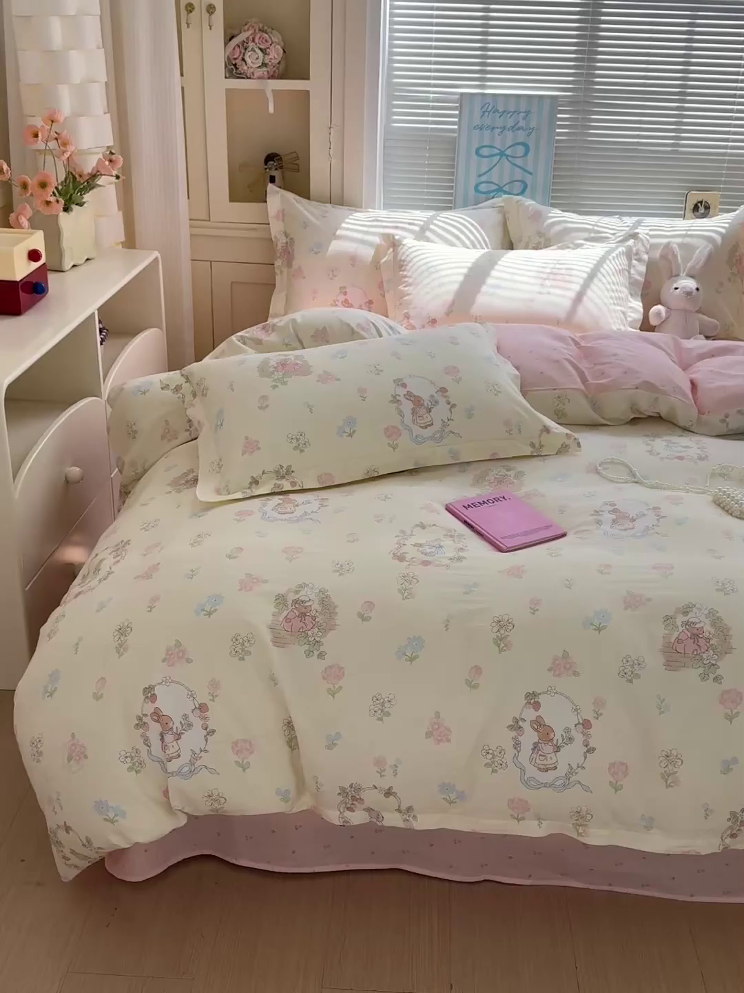 91家纺网 家纺一手货源 找家纺 董成龙家纺 2026春夏新款100%全棉纯棉印花四件套印花卡通系列三件套（喷气工艺） 兔茶春序