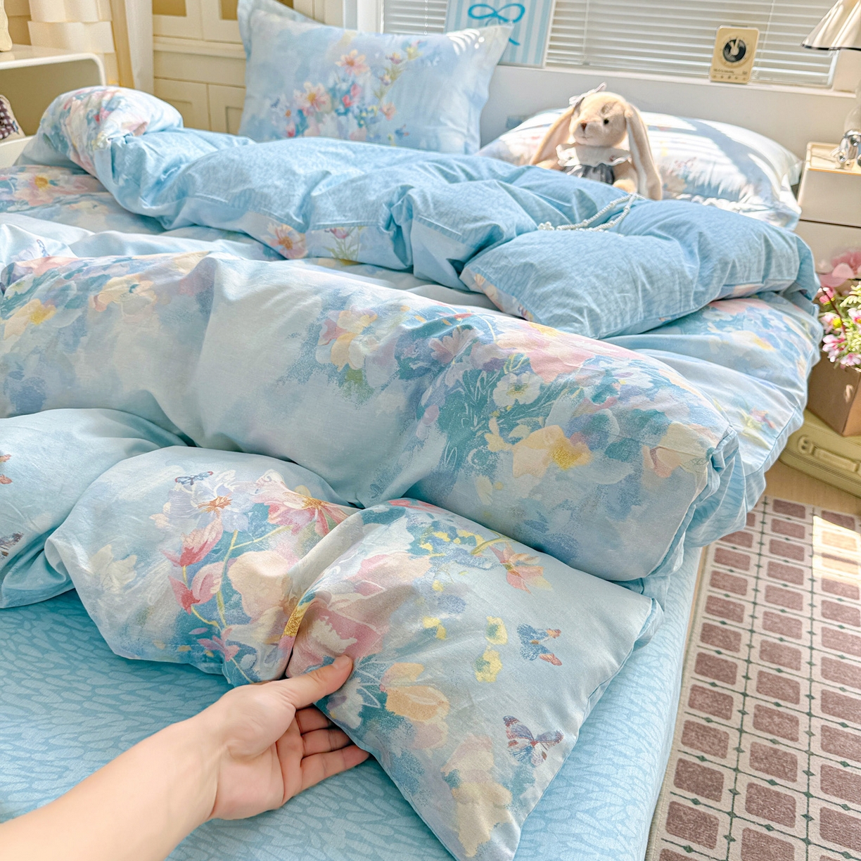 91家纺网 家纺一手货源 找家纺 董成龙家纺 2026春夏新款100%全棉纯棉印花四件套印花卡通系列三件套（喷气工艺） 雾里寻花