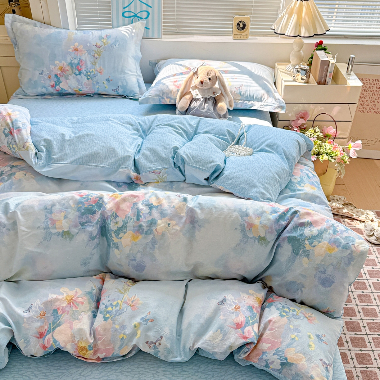 91家纺网 家纺一手货源 找家纺 董成龙家纺 2026春夏新款100%全棉纯棉印花四件套印花卡通系列三件套（喷气工艺） 雾里寻花