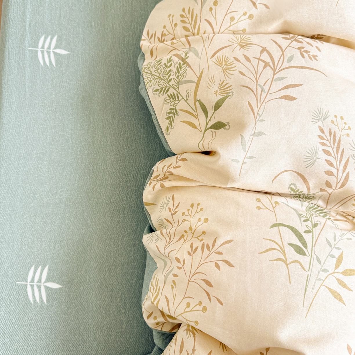 91家纺网 家纺一手货源 找家纺 董成龙家纺 2026春夏新款100%全棉纯棉印花四件套印花卡通系列三件套（喷气工艺） 仙草悠悠